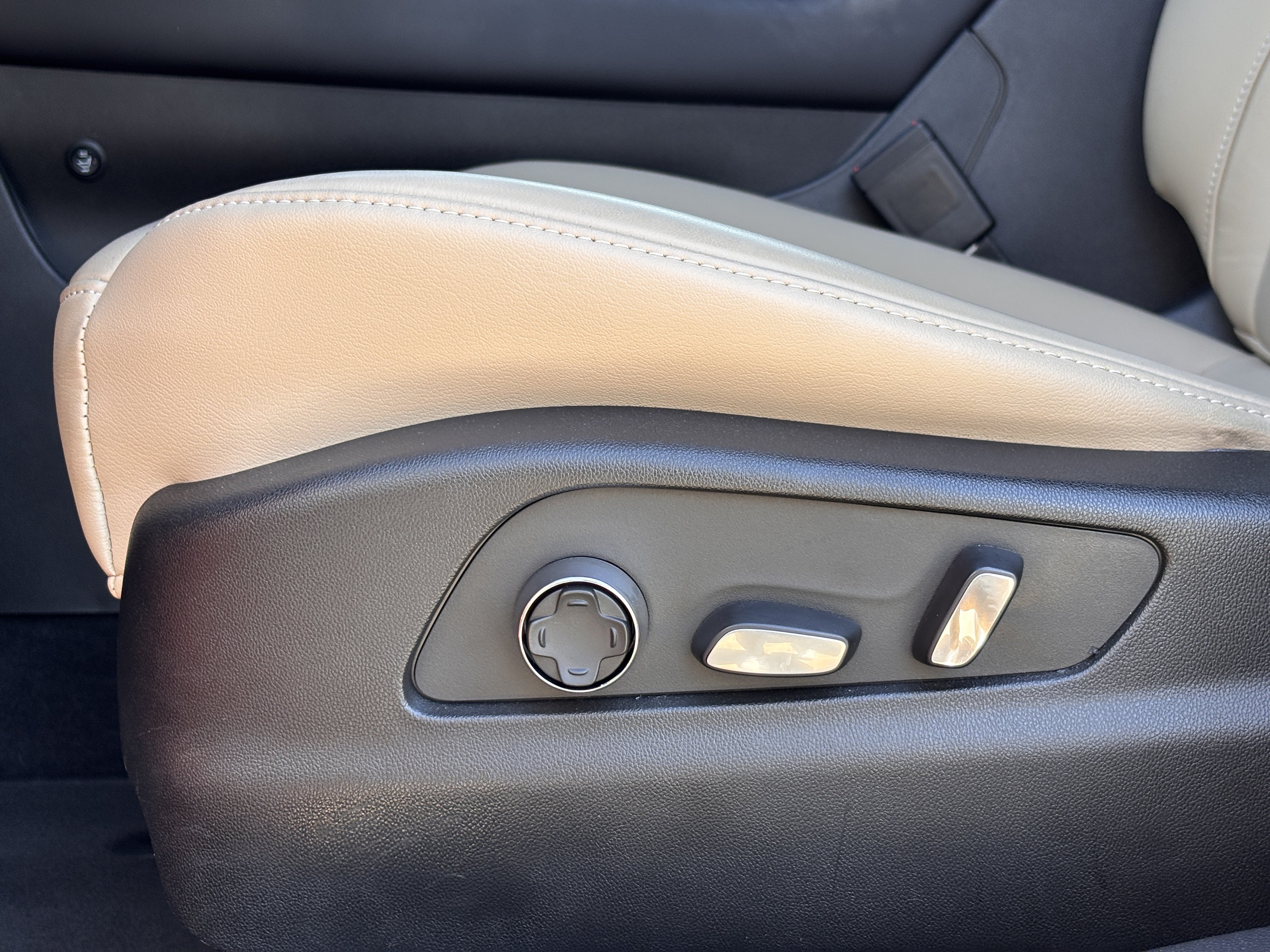 Used 2024 Cadillac XT4 Premium Luxury FWD image 26