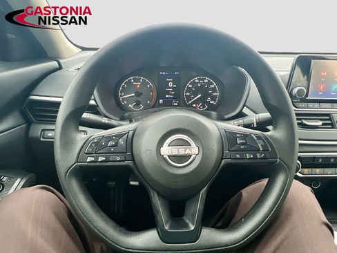 Used 2024 Nissan Altima 2.5 S FWD image 14