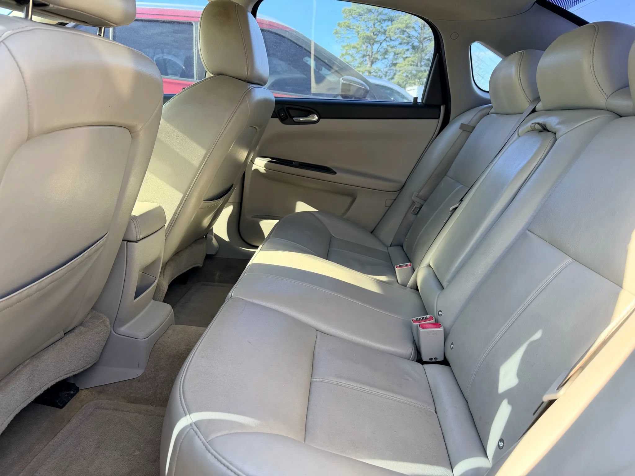 Used 2009 Chevrolet Impala SS w/ Convenience Package FWD image 6