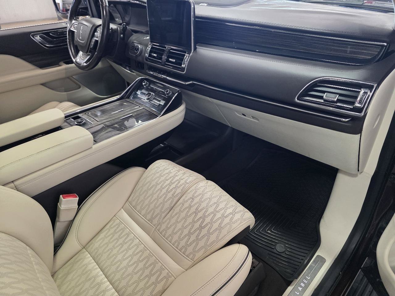 Used 2020 Lincoln Navigator Black Label w/ Cargo Convenience Package AWD/4WD image 17