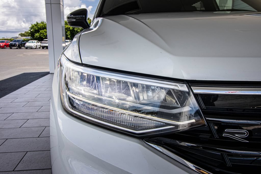 Certified 2024 Volkswagen Tiguan SE R-Line FWD image 6