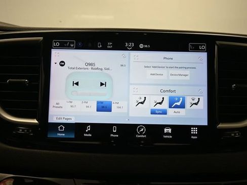 Used 2023 Chrysler Pacifica Touring-L FWD image 20