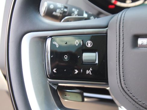 Used 2025 Land Rover Range Rover SE image 15
