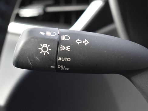 Used 2025 Toyota Corolla SE w/ SE Package image 18