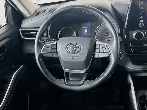 Used 2022 Toyota Highlander LE image 18