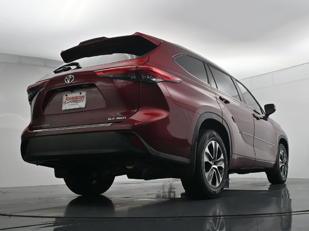 Used 2023 Toyota Highlander XLE AWD/4WD image 36