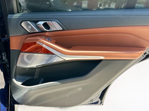 Used 2022 BMW ALPINA XB7 AWD/4WD image 28
