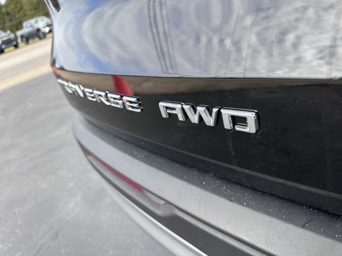 Used 2025 Chevrolet Traverse LT image 9