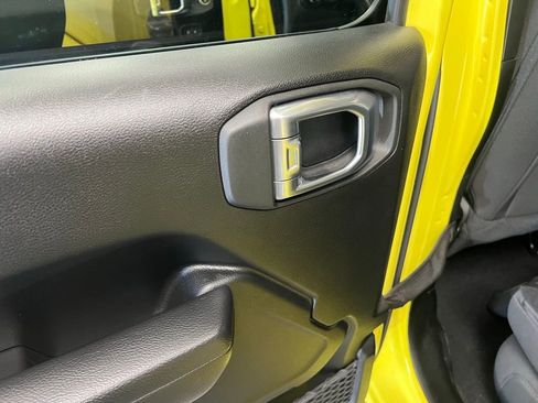 Used 2023 Jeep Wrangler Unlimited Rubicon w/ Dual Top Group image 5