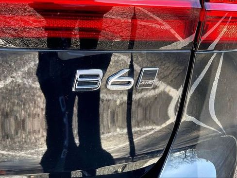 Certified 2024 Volvo V90 B6 Cross Country Plus w/ Climate Package image 9