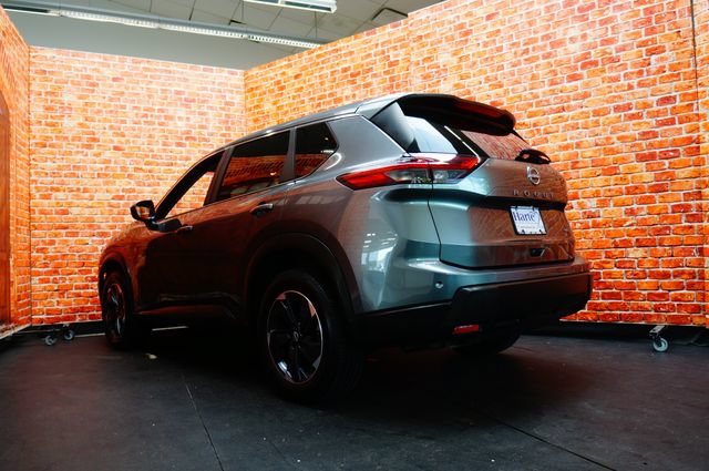Certified 2025 Nissan Rogue SV AWD/4WD image 8