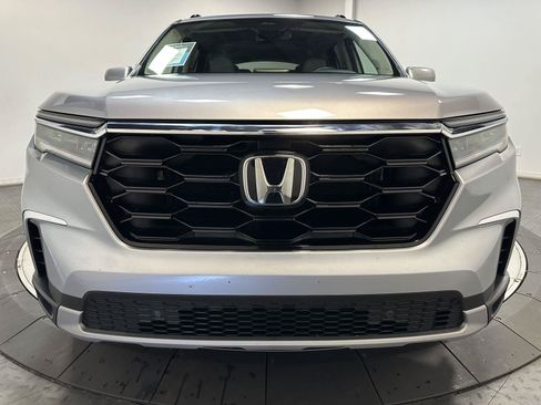Certified 2024 Honda Pilot Touring image 5