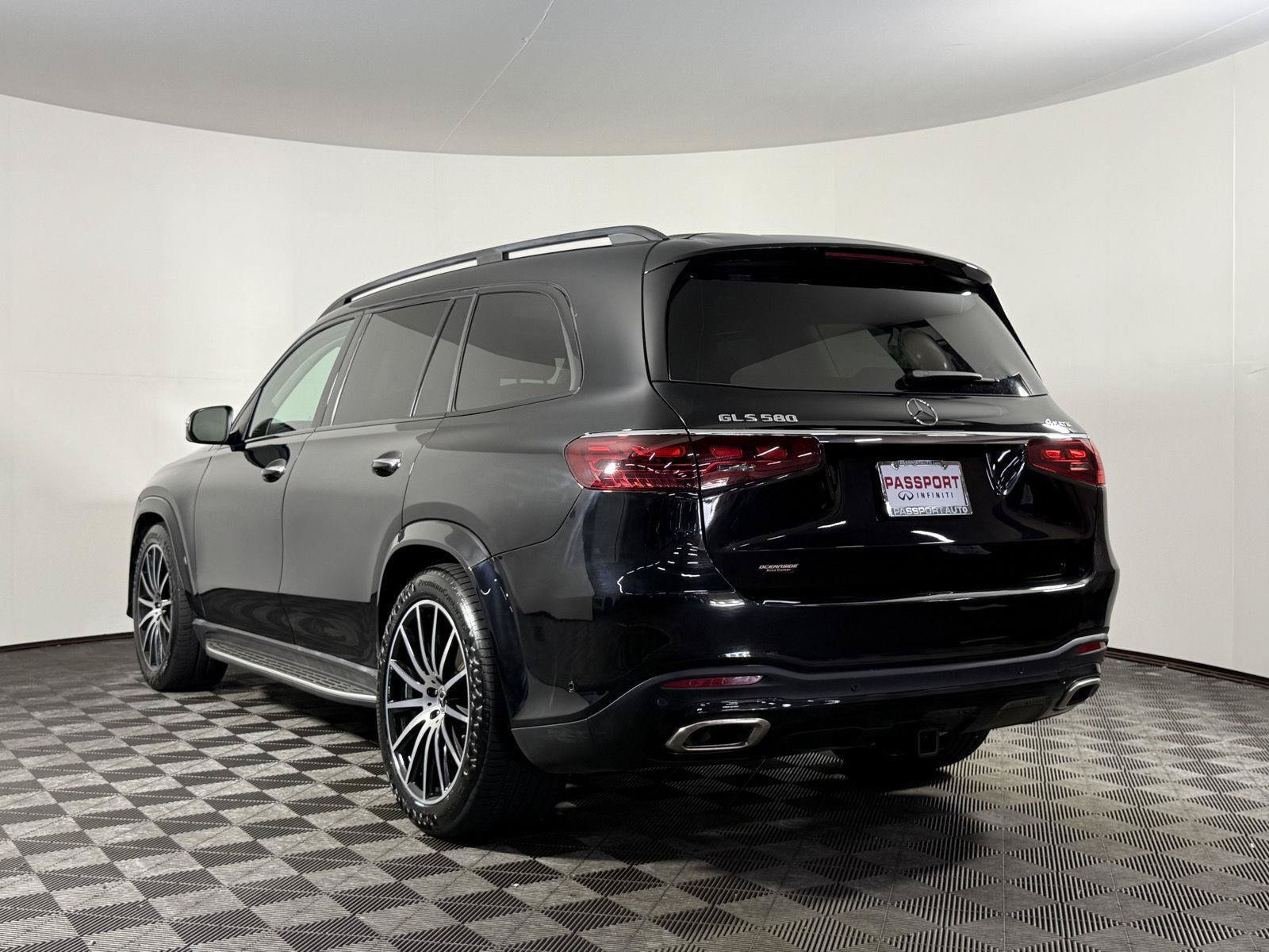 Used 2024 Mercedes-Benz GLS 580 4MATIC image 4