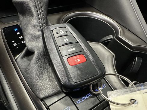 Used 2023 Toyota Camry SE image 30