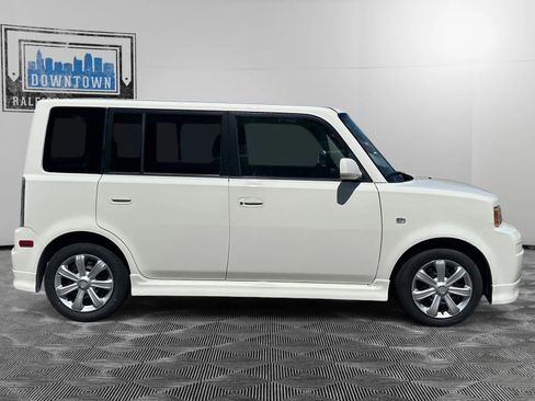 Used 2005 Scion xB FWD image 3