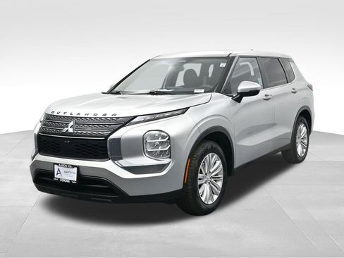 Used 2022 Mitsubishi Outlander ES image 1