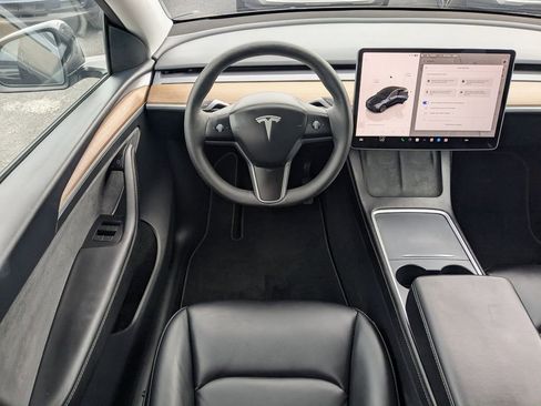 Used 2024 Tesla Model Y Long Range RWD image 16