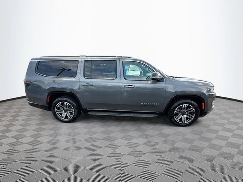 Used 2023 Jeep Wagoneer L Series II AWD/4WD image 9
