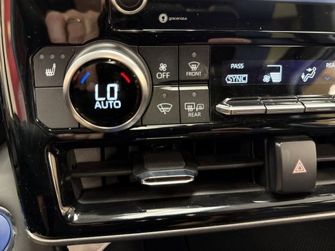 Used 2022 Toyota Highlander XLE image 36