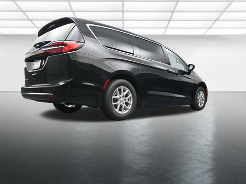 New 2026 Chrysler Pacifica Select image 24