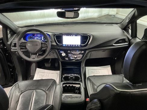 Used 2024 Chrysler Pacifica Limited w/ S Appearance Package AWD/4WD image 19