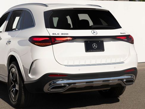 Used 2023 Mercedes-Benz GLC 300 4MATIC image 8