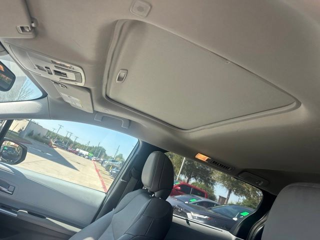 Certified 2025 Toyota Sienna XLE FWD image 10