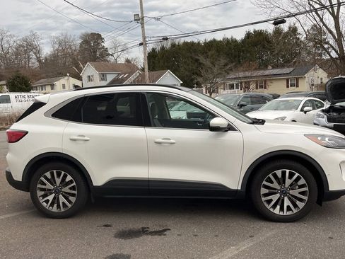 Used 2020 Ford Escape Titanium w/ Titanium Premium Package 2.0 image 3