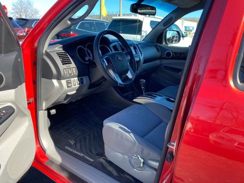 Used 2013 Toyota Tacoma V6 4x4 4dr Double Cab 5.0 ft S image 9