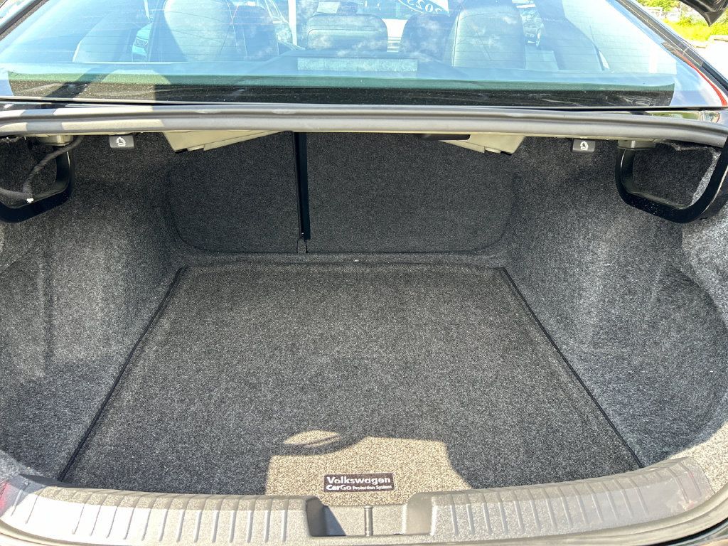 Used 2023 Volkswagen Jetta SE w/ Panoramic Sunroof Package FWD image 29
