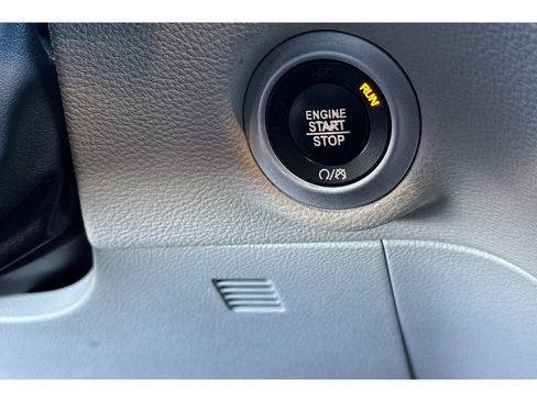 Used 2018 Chrysler Pacifica Limited w/ Advanced Safetytec Group image 27