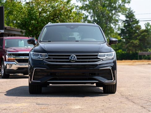 Used 2022 Volkswagen Tiguan SEL R-Line AWD/4WD image 2