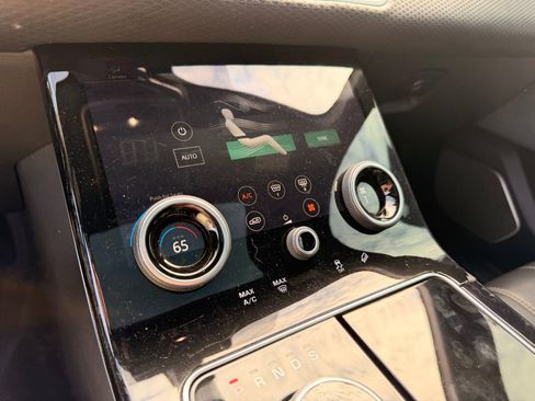 Used 2018 Land Rover Range Rover Velar S AWD/4WD image 18