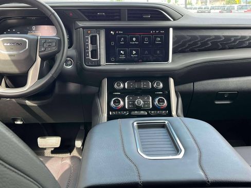 Used 2023 GMC Yukon XL Denali AWD/4WD image 13