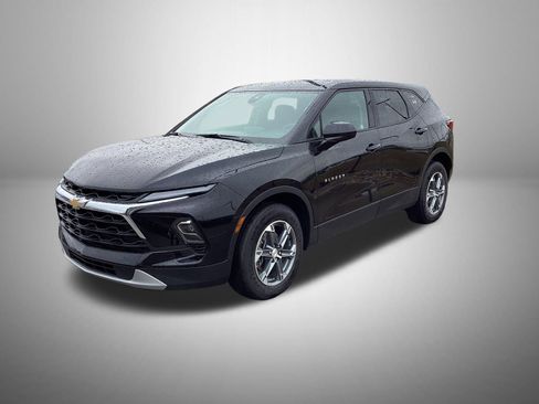 Used 2025 Chevrolet Blazer LT image 1