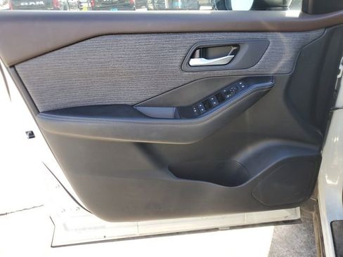 Used 2023 Nissan Rogue SV image 14