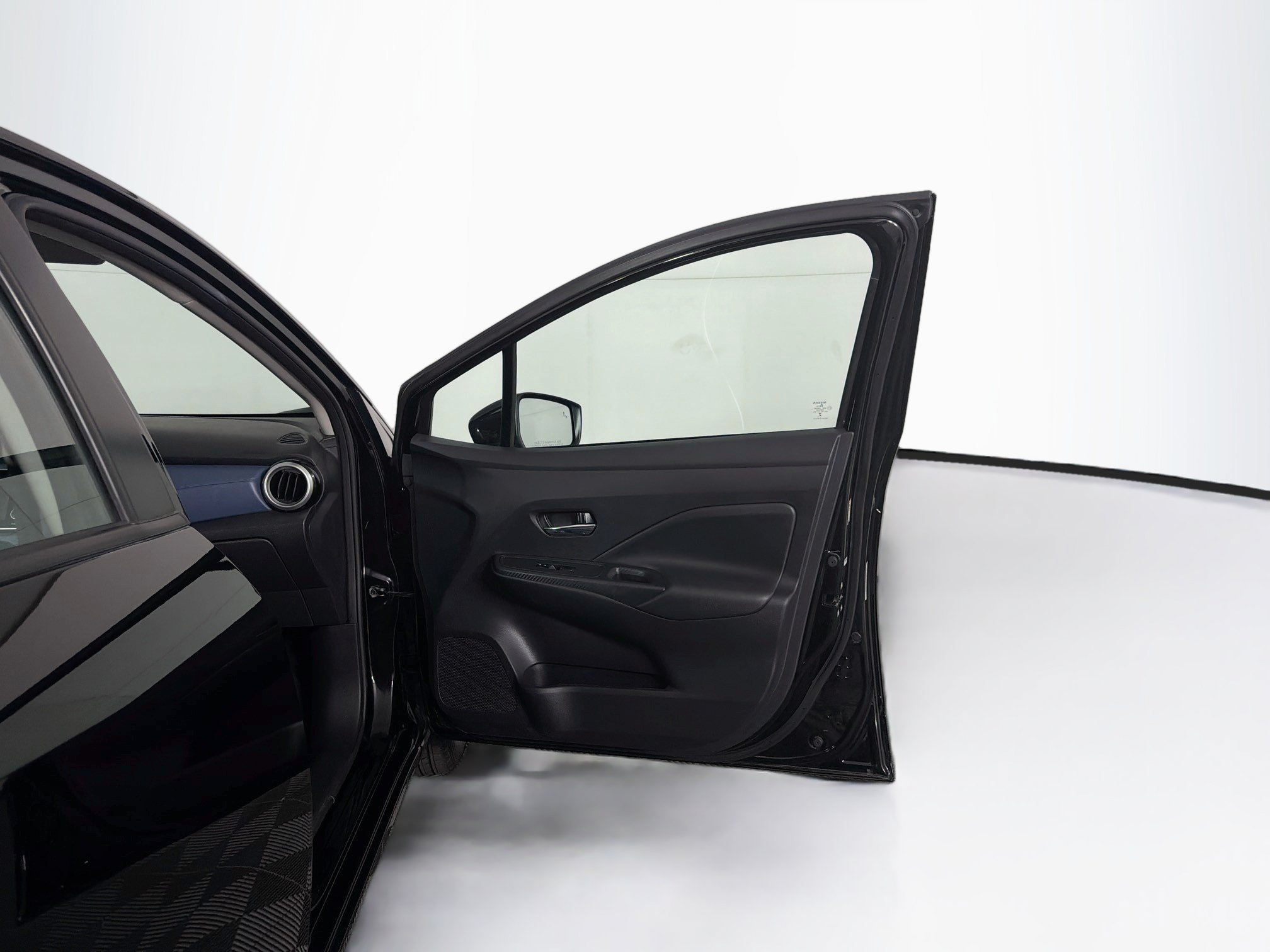 Used 2025 Nissan Versa SV FWD image 31