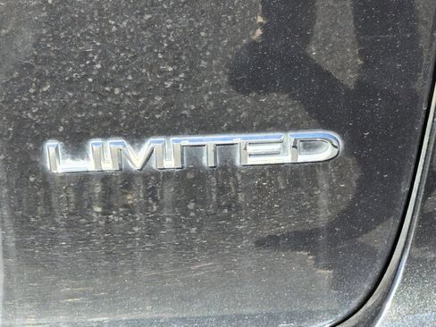 Used 2020 Chrysler Pacifica Limited image 25