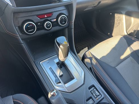 Used 2023 Subaru Crosstrek 2.0i Premium image 12