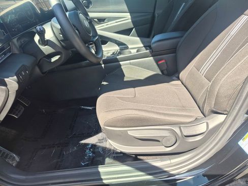 Used 2025 Hyundai Elantra SEL image 10