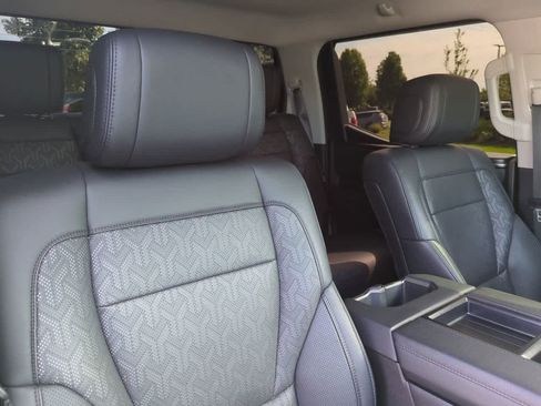 Used 2024 Toyota Tundra Limited AWD/4WD image 7