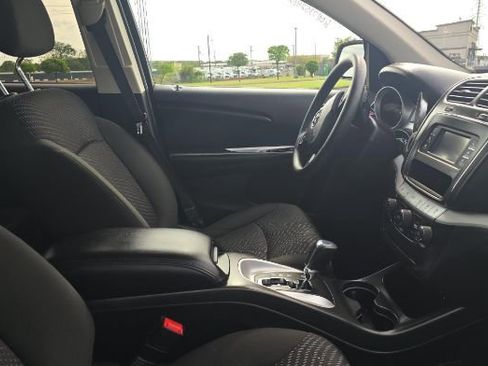 Used 2019 Dodge Journey SE image 4