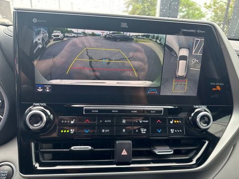 Used 2020 Toyota Highlander Platinum FWD image 27
