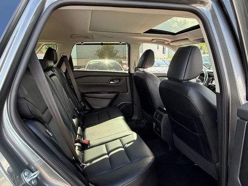 Used 2024 Nissan Rogue SV w/ SV Premium Package FWD image 16