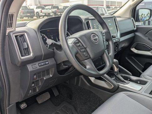 Used 2025 Nissan Frontier SV RWD image 8