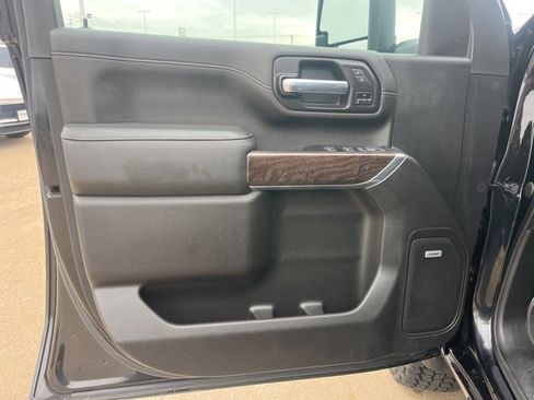 Used 2023 GMC Sierra 3500 Denali w/ Denali Black Diamond Edition image 15