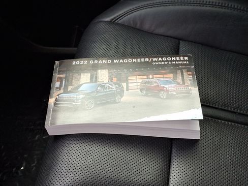 Used 2022 Jeep Wagoneer Series III w/ Flexible Seating Group image 28