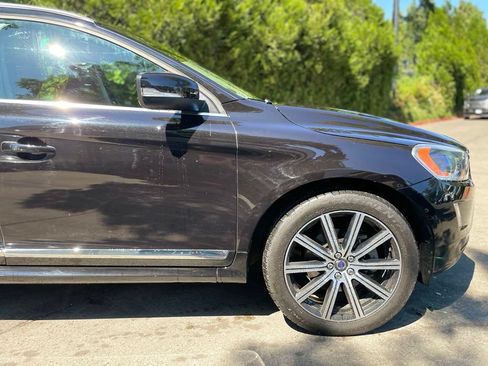 Used 2017 Volvo XC60 T6 Inscription w/ Climate Package AWD/4WD image 2
