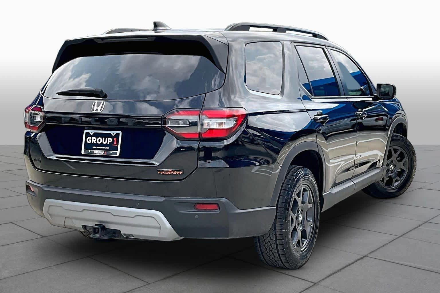 Used 2025 Honda Pilot TrailSport image 12
