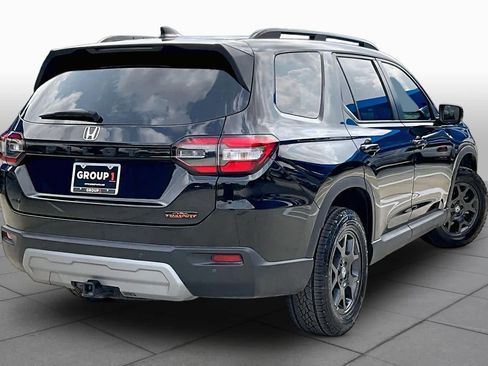 Used 2025 Honda Pilot TrailSport image 12